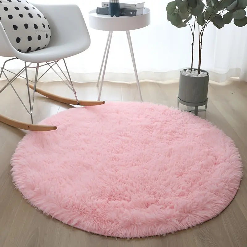 Runder Teppich im minimalistischen Design
