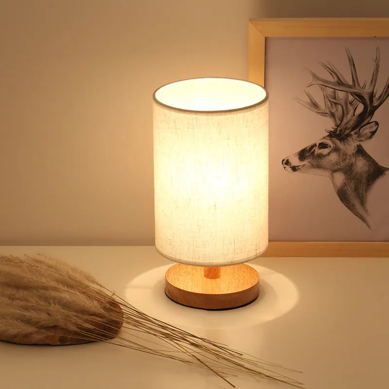 Nordische Nachttischlampe – Dimmbares Wohlfühllicht in Holzoptik