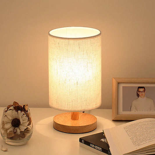 Nordische Nachttischlampe – Dimmbares Wohlfühllicht in Holzoptik