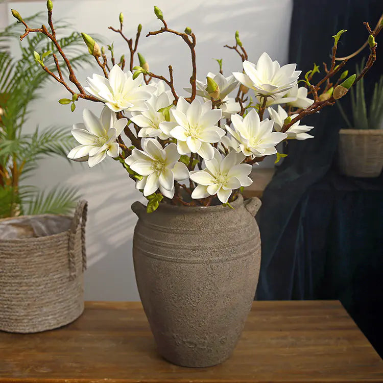 Exquisite dreiköpfige Magnolien-Kunstblumen - in vier Farben erhältlich